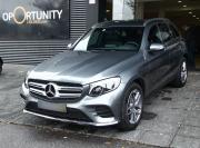 Lote 4001 - MERCEDES GLC 250CDI 4 MATIC - Veiculo nacional, cor cinza / prata, adquirido em Fevereiro de 2016 na Soc. Com. C. Santos, Porto, com PVP de € 80.419. Com extensão de garantia até Fevereiro de 2020 sem limite de kilómetros. Veiculo com pouca circulação (apenas 25.478 km). Pack AMG. Estofos em couro com memorias, aquecidos e ventilados, sistema de som surround burmester, caixa automatica, camera de marcha atrás, gps, comand online, bluethoth, supensão pneumatica, be shannon