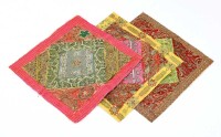 Lote 67 - CONJUNTO DE PANOS DECORATIVOS - Formado por 3 panos em tecido policromado com aplicações de lantejoilas e bordados em fio de prata e fio de ouro. Dim: 40x40 cm (cada). Nota: sinais de uso e algumas falhas