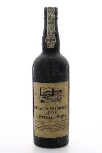 Lote 2010 - PORTO QUINTA DO NOVAL VINTAGE 1978 - Garrafa de Vinho do Porto, Engarrafado em 1980, (750ml). Nota: garrafa idêntica à venda por € 260. Garrafa podendo apresentar perda adequada ao período de engarrafamento e rótulos danificados. Consultar val