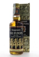 Lote 2036 - WHISKY SEAGRAM´S 100 PIPERS - Garrafa de Luxe Scotch Whisky, 100 Pipers, J. E. Seagram & Sons, (750ml - 40%vol). Nota: garrafa idêntica à venda por € 209. Em caixa de cartão original. Consultar valor indicativo em https://www.masterofmalt.com/