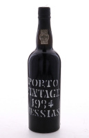 Lote 2102 - PORTO MESSIAS VINTAGE 1984 - Garrafa de Vinho do Porto, Quinta do Cachão, Vinhos Messias, (750ml - 20%vol). Nota: garrafa idêntica à venda por € 85. Consultar valor indicativo em http://www.garrafeiradecelas.pt/garrafeira/vinhos/1402/Porto-Mes