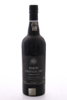 Lote 2109 - RAMOS PINTO VINTAGE 1997 - Garrafa de Vinho Tinto, (750ml - 20%vol). Nota: garrafa idêntica à venda por € 98,50. Consultar valor indicativo em https://www.manueltavares.com/pt/loja-online/vinho-do-porto/vintage/ramos-pinto-vintage-1997