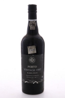 Lote 2152 - RAMOS PINTO VINTAGE 1997 - Garrafa de Vinho Tinto, (750ml - 20%vol). Nota: garrafa idêntica à venda por € 98,50. Consultar valor indicativo em https://www.manueltavares.com/pt/loja-online/vinho-do-porto/vintage/ramos-pinto-vintage-1997