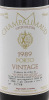 Lote 2174 - PORTO CHAMPALIMAUD VINTAGE 1989 - Garrafa de Vinho do Porto, Colheita de Vinho da Quinta do Côtto que originaram 36000 grf. e 72000 ½ grf. Cabendo a esta o nº 31.708, (750ml - 19%vol). Nota: garrafa idêntica à venda por € 59. Consultar valor i - 3