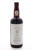 Lote 2216 - PORTO CHAMPALIMAUD VINTAGE 1989 - Garrafa de Vinho do Porto, Colheita de Vinho da Quinta do Côtto que originaram 36000 grf. e 72000 ½ grf. Cabendo a esta o nº 31.708, (750ml - 19%vol). Nota: garrafa idêntica à venda por € 59. Consultar valor i