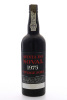 Lote 2995 - PORTO QUINTA DO NOVAL VINTAGE 1975 – Garrafa de Vinho do Porto, Engarrafado em 1977, (750ml). Nota: garrafa idêntica à venda por € 280. Garrafa podendo apresentar perda adequada ao período de engarrafamento e rótulos e lacre danificados. Consu