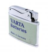 Lote 21 - BROTHER-LITE, AUTOMATIC SUPER LIGHTER , ISQUEIRO VINTAGE - Em metal com publicidade da Varta e cromados. Isqueiro similar à venda por € 30. Dim: 54x45 mm. Nota: sinais de uso e armazenamento. Requer revisão. Consultar valor indicativo em https://www.etsy.com/listing/264952233/vintage-brother-lite-french-paris