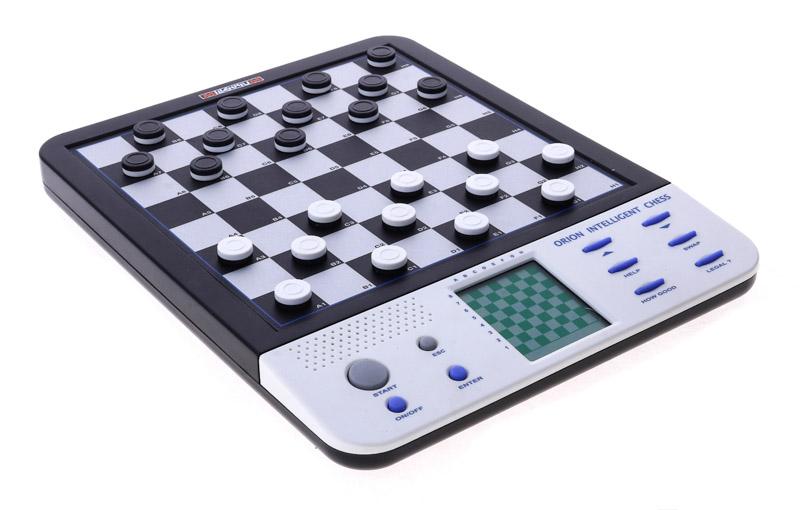 Lote 239 - ORION INTELLIGENT CHESS - Jogo de xadrez “Millennium”, 8 em 1,  funcionamento a pilhas, recomendado pelo campeão mundial de xadrez Anatoly  Karpov. Jogo de xadrez e mais 7 populares