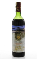 Lote 3001 - CHÂTEAU MOUTON ROTHSCHILD PAUILLAC 1980 - Garrafa de Vinho Tinto, Baron Philippe de Rothschild, (750ml). Nota: garrafa idêntica à venda por € 802,70 (USD 997,89). Consultar valor indicativo em https://aabalat.com/wine/1980-mouton-rothschild-pa