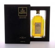 Lote 3016 - JAMES MARTIN'S 20 ANOS - Garrafa de Whisky, Fine & Rare, Blended Scotch, Escócia (700ml - 43%vol). Nota: garrafa idêntica à venda por € 240. Em caixa / estojo de madeira e cartão original. Consultar valor indicativo em https://www.garrafeiranacional.com/james-martin-s-20-anos.html