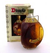 Lote 3059 - WHISKY DIMPLE MAGNUM - Garrafa de Whisky, Dimple, Old Blended, John Haig & Cº, Markinch-Escócia, (1890ml - 43%vol). Nota: garrafa idêntica foi vendida na Oportunity Leilões por € 60. Com suporte de garrafa em metal. em caixa de cartão original. Consultar valor indicativo em https://oportunityleiloes.auctionserver.net/view-auctions/catalog/id/1815/lot/643427/