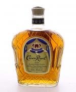 Lote 3426 - WHISKY CROWN ROYAL - Garrafa de Whisky, De Luxe Canadian, (750ml - 40%vol). Nota: garrafa idêntica de 1L à venda por € 39,90. Consultar valor indicativo em https://www.garrafeiranacional.com/crown-royal-1l.html
