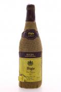 Lote 3508 - SIGLO 1987 - Garrafa de Vinho Tinto Crianza, Rioja, Bodegas Age, (75cl - 12,5%vol). Nota: rótulo danificado, garrafa coberta com serapilheira