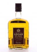 Lote 3815 - WHISKY LOGAN 12 ANOS - Garrafa de Whisky, De Luxe, White Horse Distillers, Escócia, (700ml - 43%vol). Nota: garrafa idêntica à venda por € 29,90. Em caixa de cartão original. Consultar valor indicativo em https://www.garrafeiranacional.com/logan-12-anos.html