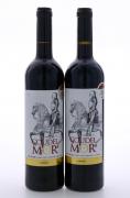 Lote 3904 - COUDEL MOR - 2 garrafas de Vinho Tinto, DOC do Tejo, Coudel Mor Clássico, das Castas Alicante Bouschet, Merlot e Caladoc, Adega Cooperativa do Cartaxo, (750ml - 14,5%vol.). Nota: Este vinho produzido e engarrafado pela Adega Cooperativa do Cartaxo, combina a moderna tecnologia e os processos tradicionais. Foi galardoado com o Premia Boa Compra da Revista de Vinhos em 2015