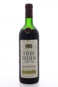 Lote 3908 - CAVES VELHAS 1968 - Garrafa de Vinho Tinto, Caves Velhas, Garrafeira, Colheita 1968, (750ml - 13%vol.). Nota: garrafa idêntica à venda por € 26,70 (USD 33,26). Apresenta ligeira perda. Consultar valor indicativo em https://www.uvinum.com/dao-wine/caves-velhas-garrafeira-1968