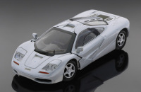 Lote 15 - MAISTO, MCLAREN F1, 1993 - Miniatura à escala 1:24, metal cinzento prateado. Made in Thailand. Nota: sinais de manuseamento