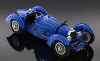 Lote 45 - BURAGO, BUGATTI TYPE 59, 1934 - Miniatura à escala 1:18, metal e plástico azul. Made in Italy. Nota: sinais de manuseamento, falta pára-brisas e possivelmente roda sobresselente