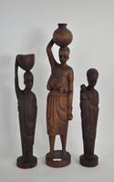 Lote 86 - Lote de 3 estatuetas de madeira com figuras femininas africanas, com 31cm, 35 cm e 43 cm, Nota: usado 