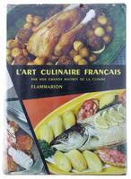 Lote 93 - L'ART CULINAIRE FRANÇAIS. PAR NOS GRANDS MAITRES DE LA CUISINE, LIVRO - Por Flammarion. Dim: 27,5x20 cm. Encadernação cartonada com sobrecapa. Nota: sinais de manuseamento, desgastes e manchas