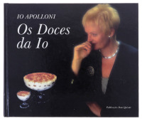 Lote 132 - IO APOLLONI. OS DOCES DA IO, LIVRO - Por Io Apolloni. Editora: Publicações Dom Quixote, Lisboa, 1997. 1º Edição. Dim: 23x27,5 cm. Encadernação cartonada. Nota: sinais de manuseamento