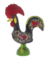 Lote 6 - GALO DE BARCELOS - Em cerâmica policromada. Dim: 18,5x10x14 cm. Nota: falhas e defeitos, esbeiçadelas