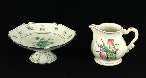 Lote 8 - JARRO E FRUTEIRO EM FAIANÇA - Conjunto de 2 peças marcadas na base, jarro “KG Lunéville, France”, decoração floral policromada com frisos de tom rosa e fruteiro “RB”, decoração Florença em tom verde. Dim: 17 cm de altura (jarro) e 30 cm de diâmet