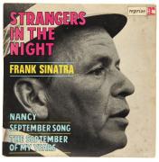 Lote 15 - FRANK SINATRA - Strangers In The Night 1966 Reprise França - Disco de vinil EP 45 Rpm. Não Testado