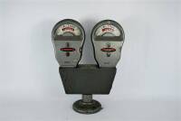 Lote 156 - Park-o-Meter, parquímetro dos Anos 50/60, peça interessante para colecçionador, com 53x40x10 cm