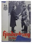 Lote 14 - NAZI - ESPANTOSO LIVRO Hindenburg im Neuen Deutschland - Ewald Kimenkowski. Ein Denkmal des Dankes für den treuen Eckart des deutschen Volkes. Livro com dezenas de Fotografias de teor Nazi aparecendo diversas vezes Adolf Hitler e as Tropas Nazis. Fotografias mostrando Paradas Militares. Contém ainda 3 Fotografias Originais Alemãs encontrado-se numa delas o Presidente Alemão. Muito Curioso...