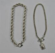 Lote 29 - Lote duas pulseiras prata 925 malha tipo corda com objecto tams 22 19 com o peso total de 12,6 gr