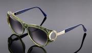 Lote 23 - CHRISTIAN DIOR, ÓCULOS DE SOL, VINTAGE - Made in Germany, Anos 80, Refª 2663 50 56 15 130, modelo em massa azul com efeito marmoreado em verde, com aplicações douradas e lentes cinzentas. Óculos similares à venda por € 174. Nota: sem uso, com estojo. Consultar valor indicativo em https://www.etsy.com/listing/570565454/dior-vintage-sunglasses-rare-tortoise