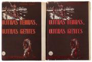 Lote 170 - OUTRAS TERRAS OUTRAS GENTES, LIVROS - 2 vols com 20 fascículos. Por Henrique Galvão. Edição Litografia Nacional. Emprêsa do Jornal de Notícias. Pôrto. S/d [1944 - 1947]. Dim: 29x22 cm. 625 págs. Encadernações de capa de brochura. Profusamente ilustrado no texto e em extra-texto com similigravuras e litografias coloridas reproduzindo pinturas e aguarelas de Eduardo Malta e de outros artistas plásticos. Colaboração artística de José Américo Pires de Moura, Fausto ..