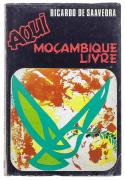 Lote 198 - AQUI MOÇAMBIQUE LIVRE, LIVRO - Por Ricardo de Saavedra. Exemplar idêntico à venda por € 50. Editora: Livraria Moderna, 1983. Dim: 21x14 cm. 94 págs. Encadernação de capa de brochura. Profusamente ilustrado com muitas dezenas de fotografias impressas. Muito curioso. Nota: desgastes e acidez. Consultar valor indicativo em http://www.ateneulivros.com/website/2013/05/aqui-mocambique-livre/