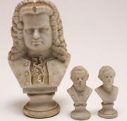 Lote 26 - BUSTOS EM BISCUIT - três bustos de compositores da música erudita em porcelana biscuit monocroma, de Bach (maior), Wagner e Chopin. Dimensão: 16,5 cm e 7 cm. Sujidade