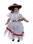 Lote 22 - BONECA DE PORCELANA - México. Boneca em porcelana vestida com roupas representativas dos trajes regionais do seu pais, com aproximadamente 21,5 cm de comprimento. Nota: sinais de armazenamento