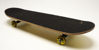 Lote 4 - SKATE - Cor preto, dim: 71x20 cm. Nota: Sinais de uso. Bom estado