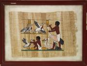 Lote 48 - PAPIRO - papiro com Cenas figurativas e zoomórficas pintadas à mão, com moldura em madeira pintada de castanho. Dimensão: 23x31 cm, moldura 30,5x40,5 cm. Moldura com lacunas