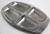 Lote 68 - DIVERSOS - Travessa em aluminio com 4 divisões, da Alessi. Dim: 36,5x23,5cm. 1 Balde de gelo de vidro com tampa em metal. Dim: 24x11 cm. 1 Garrafa de vidro sem tampa, Dim: 29x10x5 cm. Nota: Sinais de uso - 4