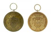 Lote 83 - MEDALHAS DE BRONZE - Conjunto de 2 Medalhas, sendo uma alusiva à Federação Portuguesa de Futebol, e outra ao jogo Portugal-Checoslováquia, Juniores e a outra dos sub-15. Dim. 35 mm. Com argolas de suspensão