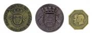 Lote 130 - MEDALHAS EM COBRE E ZINCO - Conjunto de 3 Medalhas, sendo uma em Cobre comemorativa à cidade do Lobito; outra em Cobre com banho de Ouro relativa ao 350º Aniversário da Fundação da cidade de Benguela e uma terceira em Bronze alusiva à Cidade de Mariano Machado (Ganda). Dim: 42 mm e 32 mm