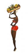 Lote 132 - VENDEDORA DE FRUTA - Figura de suspensão em madeira entalhada e policromada representando figura de negra com cesta de frutos à cabeça. Dim: 97 cm. Nota: falhas e defeitos