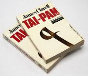 Lote 81 - 2 LIVROS DE JAMES CLAVELL - "Tai-Pam", Volume 1 e Volume 2, do mesmo autor de Shogun. Nota: Sinais de uso. Bom estado