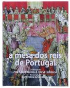 Lote 2066 - A MESA DOS REIS DE PORTUGAL- OFÍCIOS, CONSUMOS, CERIMÓNIAS E REPRESENTAÇÕES (SÉCULOS XIII-XVIII), LIVRO - Coordenação de Aba Isabel Buescu e David Felismino. Apresentação de Maria Helena da Cruz Coelho. Editora: Temas e Debates, Lisboa, 2011. Dim: 22x18 cm. Encadernação cartonada. Nota: como novo