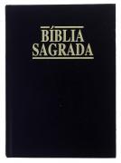 Lote 2224 - BÍBLIA SAGRADA, LIVRO - Tradução por João Ferreira de Almeida. Revista e atualizada. 2ª edição. Editora: Sociedade Bíblica do Brasil, São Paulo,1999. Dim: 19x13,5 cm. Encadernação cartonada com ferros a ouro. Nota: sinais de manuseamento e pontos de acidez