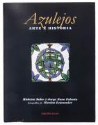 Lote 2273 - AZULEJOS ARTE E HISTÓRIA, LIVRO – Por Rioletta Sabo e Jorge Nuno Falcato. Exemplar idêntico encontra-se à venda por € 56. Fotografias de Nicolas Lemonnier. Editora: Edições Inapa, Lisboa, 1998. Dim: 30x23 cm. Encadernação cartonada em tela com sobrecapa. Obra muito apreciada. Esgotada. Nota: sinais de manuseamento e desgastes. Sobrecapa com ligeiro rasgo. Consultar valor indicativo em https://www.fnac.pt/Azulejos-Arte-e-Historia-Rioletta-Sabo/a940045