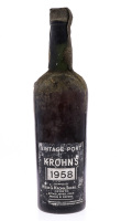 Lote 3005 - PORTO KROHN'S VINTAGE 1958 - Garrafa de Vinho do Porto, 1958 Vintage Port, Wiese & Krohn, (750ml). Nota: garrafa idêntica à venda por € 549. Rótulo e lacre da rolha algo danificados. Consultar valor indicativo em https://www.garrafeiranacional