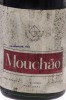 Lote 3009 - MOUCHÃO 1963 - Garrafa de Vinho Tinto, colheita de 1963, Casa Branca, Sousel, Alentejo, (750ml). Nota: garrafa idêntica à venda por € 195. Apresenta pedrada adequada ao período de engarrafamento - 3