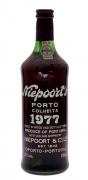 Lote 3013 - PORTO NIEPOORT'S 1977 - Garrafa de Vinho do Porto, Colheita 1977, Aged in Wood and Bottled 1988, Rich Tawny, Niepoort & Cª, (750ml - 20%vol.). Nota: garrafa idêntica à venda por € 128,36 (USD 150). Consultar valor indicativo em https://shopbanquet.com/industrywinemerchant/products/niepoort-vinhos-sa-colheita-porto-port-blend-1977/5b201fe03c6cf40006958329