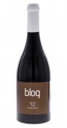 Lote 3016 - BLOG BIVARIETAL 2012 - Garrafa de Vinho Tinto, Blog '12, Bivarietal Alicante Bouschet + Syrah, Tiago Cabaço, Estremoz, (750ml - 15%vol.). Nota: garrafa similar (de 2011) à venda por € 85. Consultar valor indicativo em https://fozgourmet.com/en/portugal/1070-blog-alicante-bouschet-syrah-by-tiago-cabaco-2011-red.html